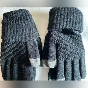 1-set of 2 pairs of gloves knitted with 2 touchscreen fingers in each hand